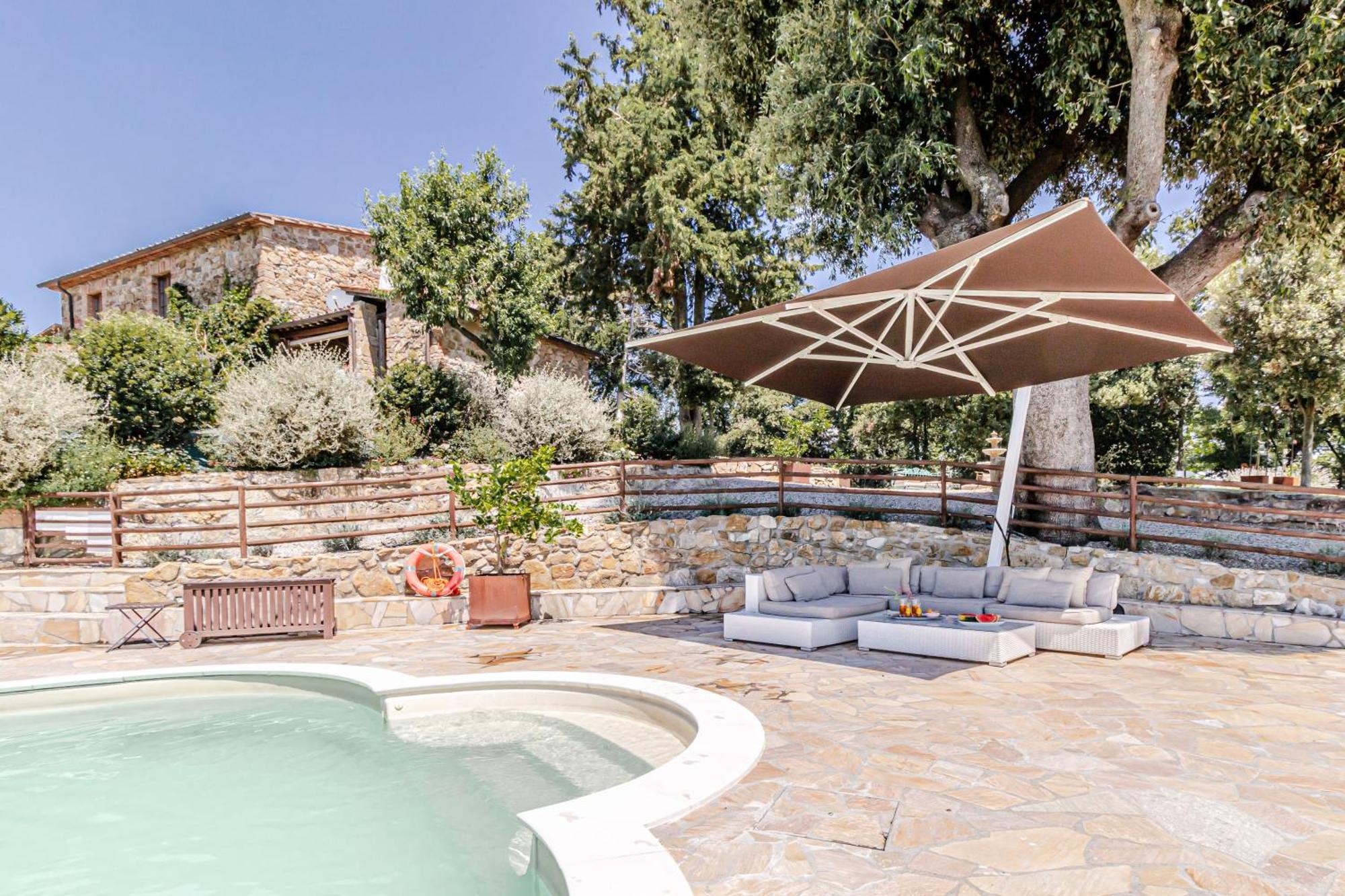 מונטה קטיני ואל די צ'צ'ינה Chateau La Siroque מראה חיצוני תמונה