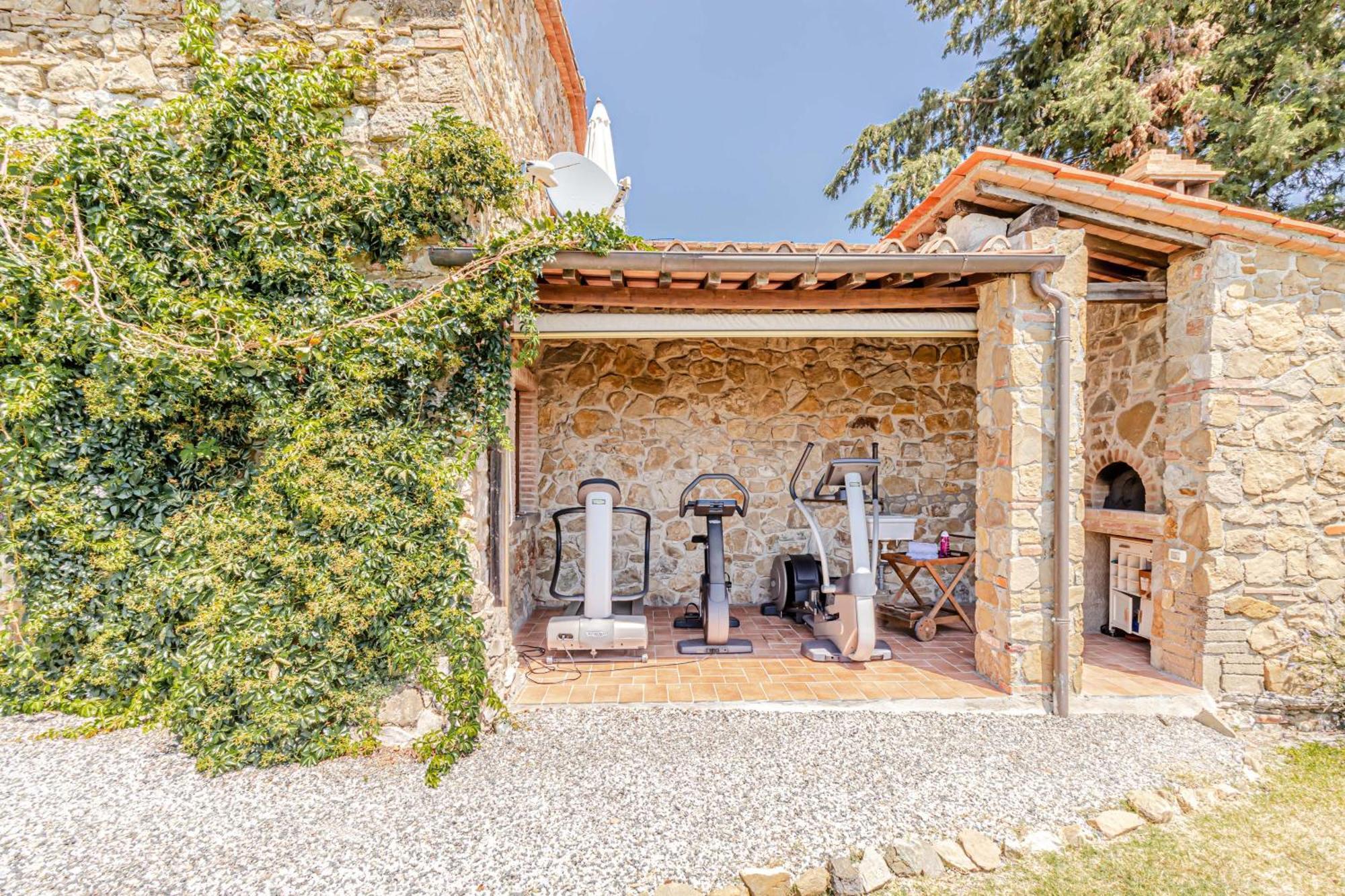 מונטה קטיני ואל די צ'צ'ינה Chateau La Siroque מראה חיצוני תמונה