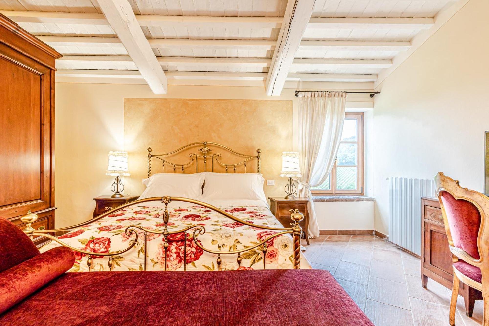 מונטה קטיני ואל די צ'צ'ינה Chateau La Siroque מראה חיצוני תמונה